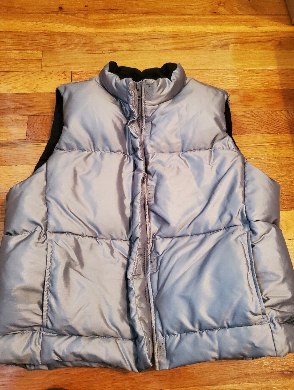GAP Vintage Silver Puffer Vest - Women's Medium - Picture 8 of 9